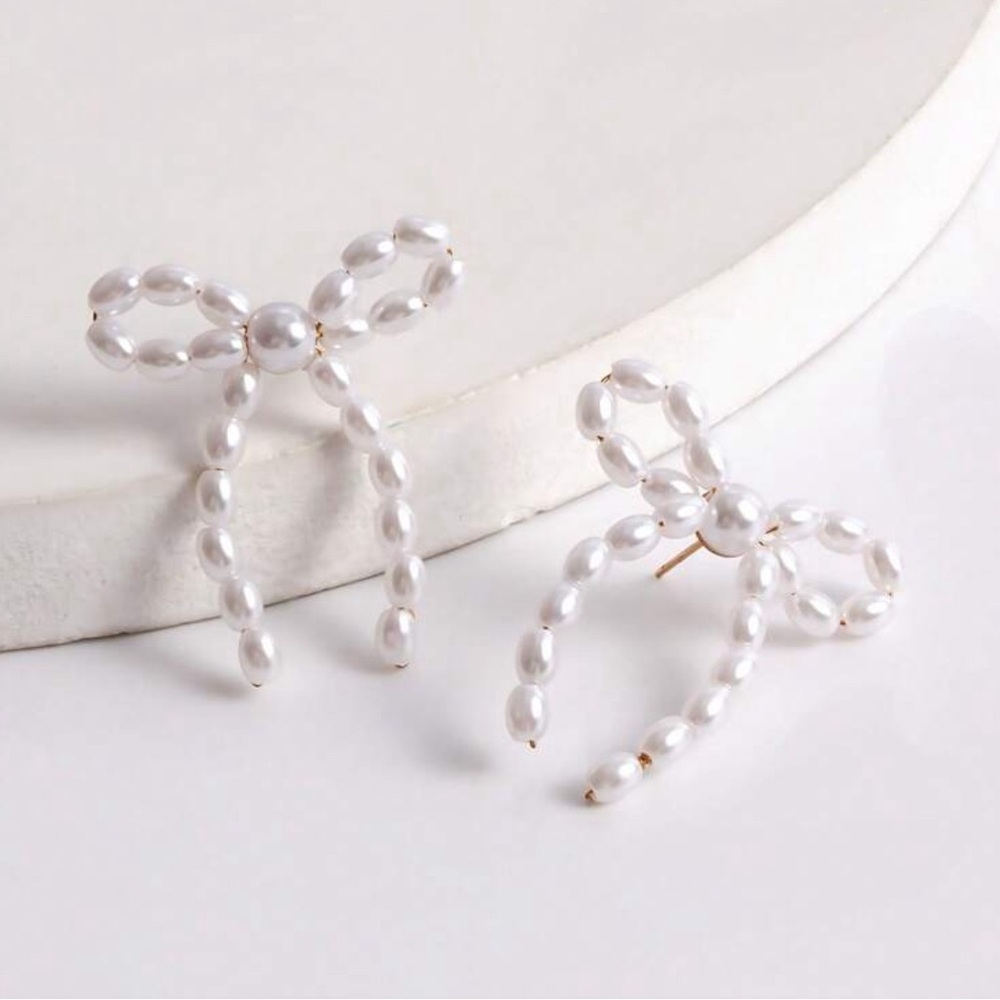 Elegant Pearl Bow Earrings